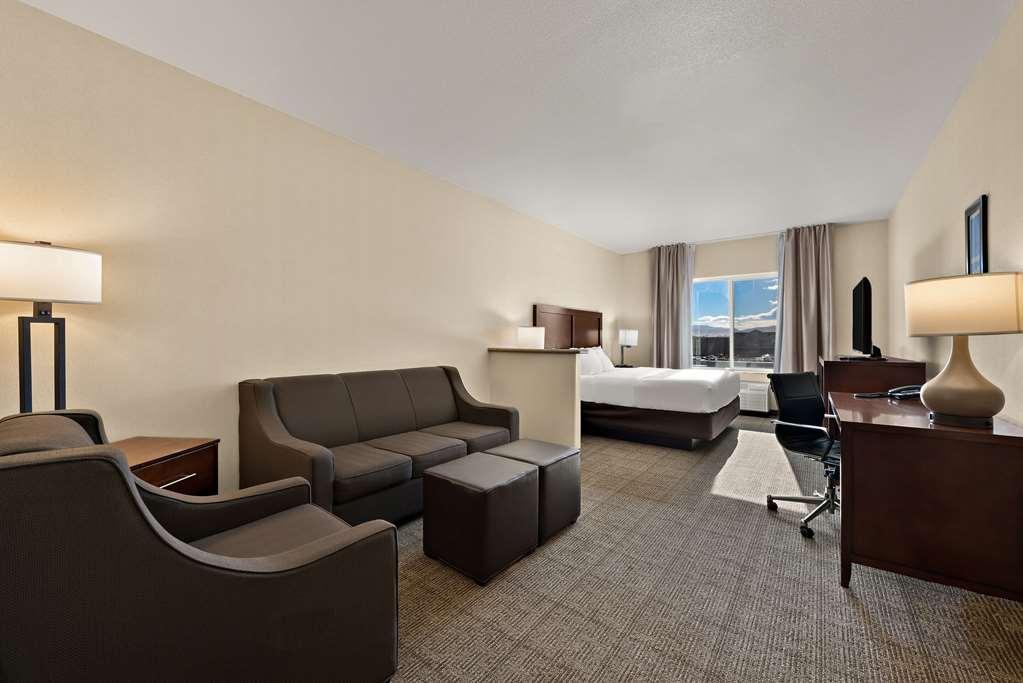 Hotel Comfort & Airport Convention Center 3*